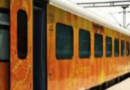 सीएम योगी दिखाएंगे देश की पहली कॉरपोरेट ट्रेन तेजस को आज हरी झंडी