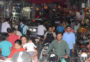 गाजियाबाद और नोएडा में कर्फ्यू की घोषणा से दुकानों में दिखा जमावड़ा